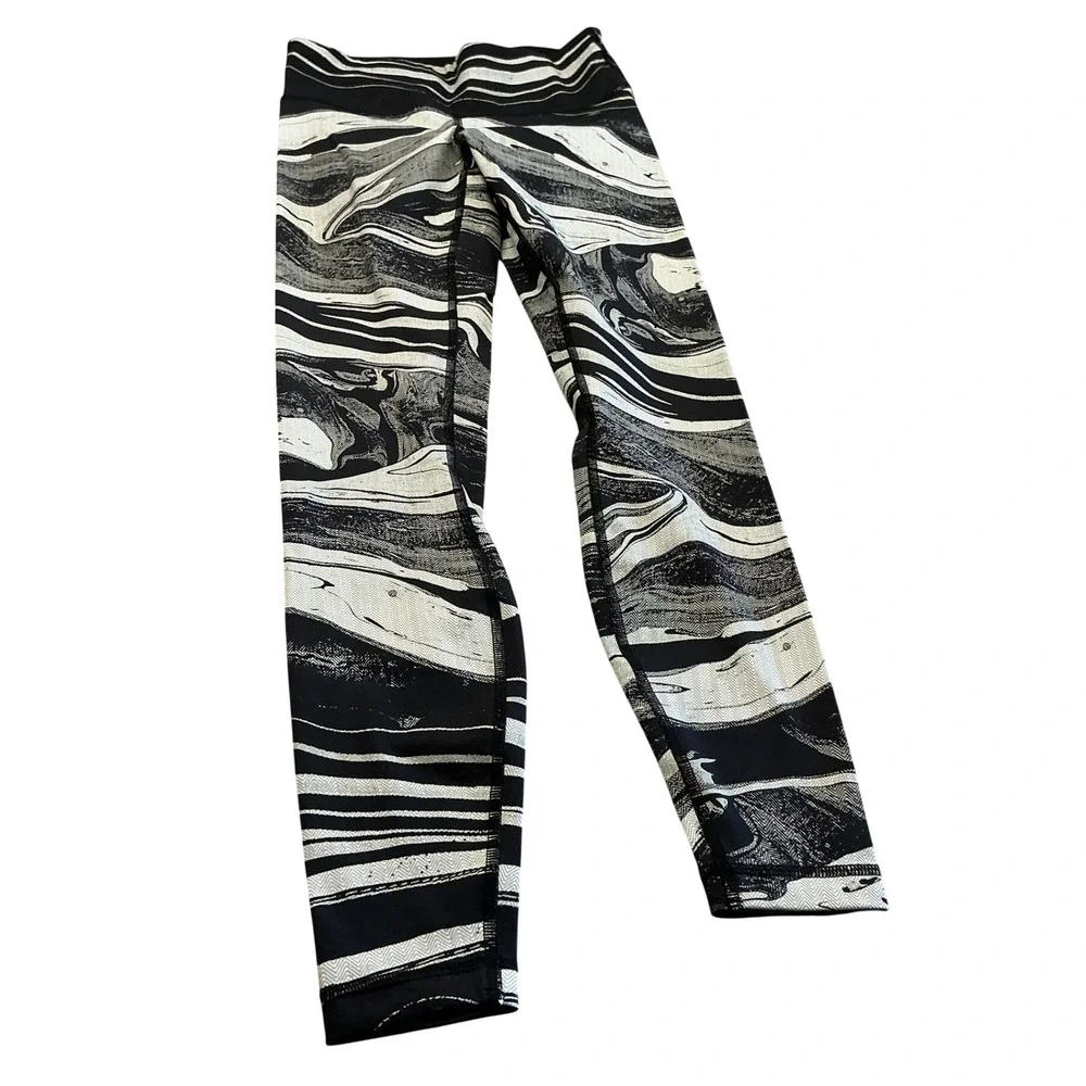Lululemon Leggings Black White Marble Swirl Herringbone Size 6 Athletic Yoga